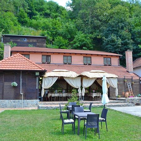 Podrum Miljevic Ledinci Exterior foto